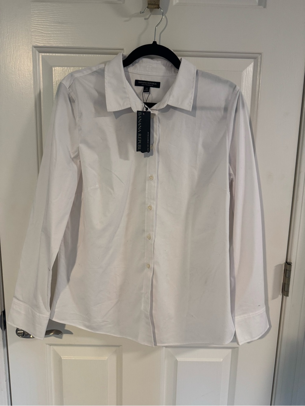Banana Republic Women’s Riley Tailored Classic White Button-Down Shirt